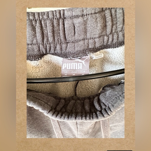 Women Puma Gray Jogger Pants with
Elastic Waistband Drawstrings. Size Medium. - Picture 5 of 6